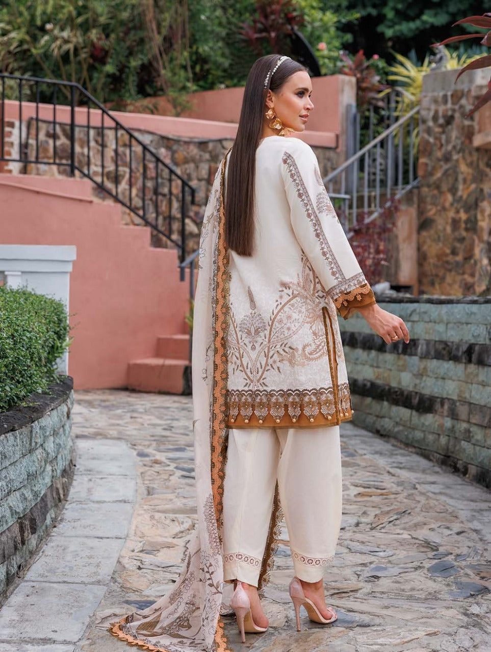 Premium Pakistani 3 Piece (𝐉𝐚𝐝𝐞)